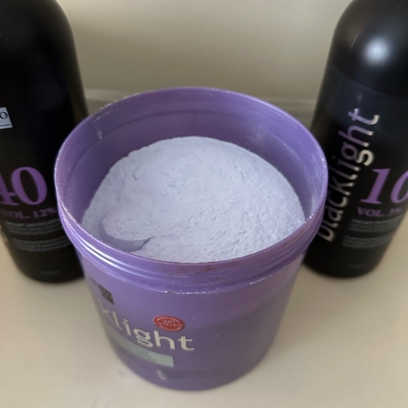 Oligo Blacklight Balayage Clay Lightener and 40 and 10 volume crème developer - Picture 6 of 8